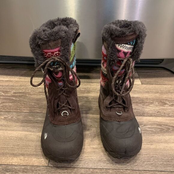The North Face Girls Boots. Size: 4. Faux fur lined. - Picture 2 of 5